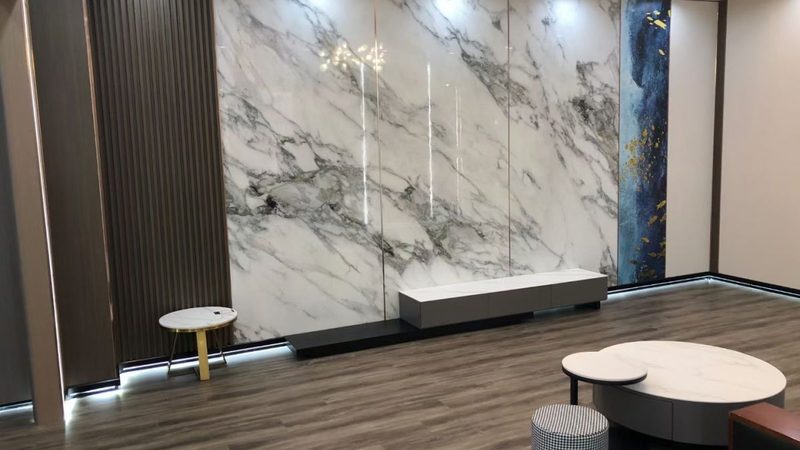 相比于传统的装修材料销售渠道，厂家直销具有以下优势：